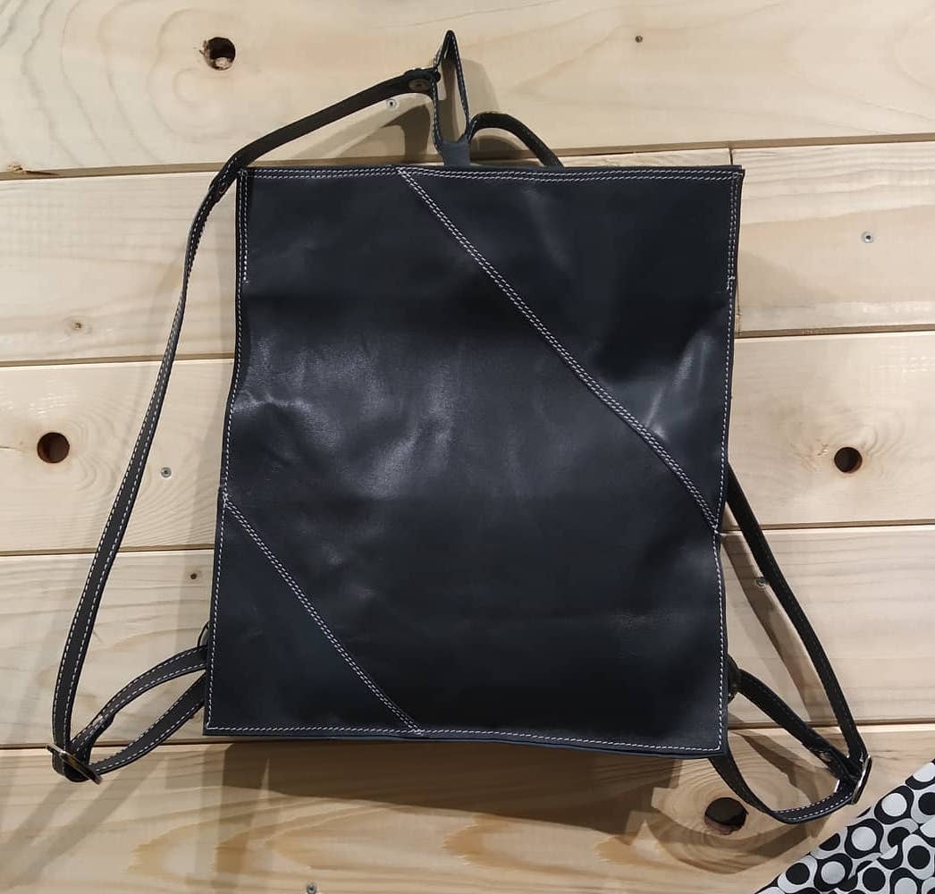 Abiti appesi in atelier